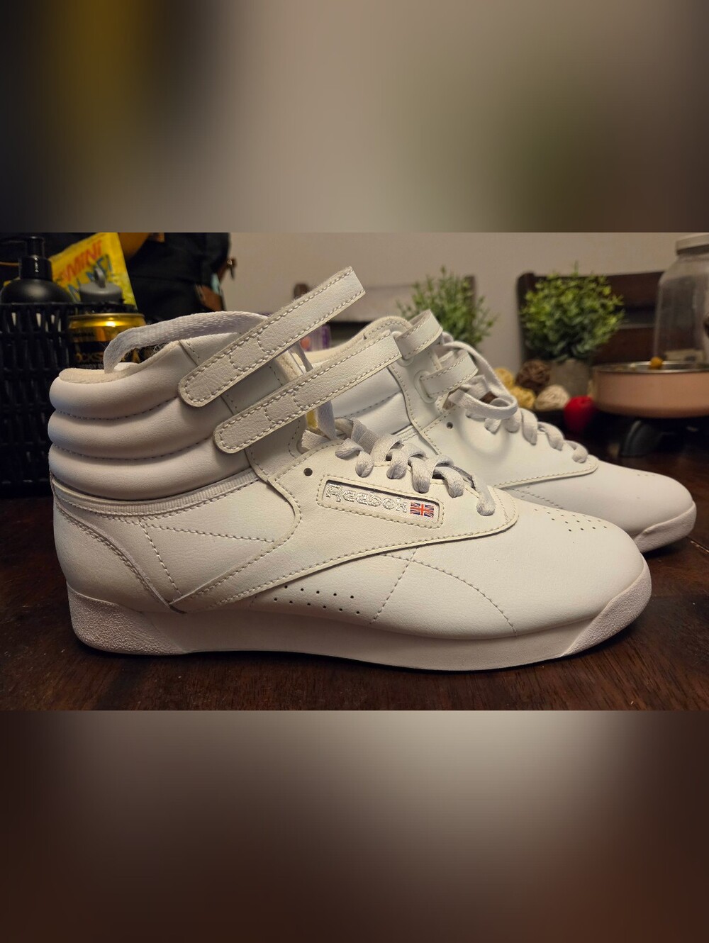 Reebok White High-Top Velcro Strap Sneakers. Size 8.5